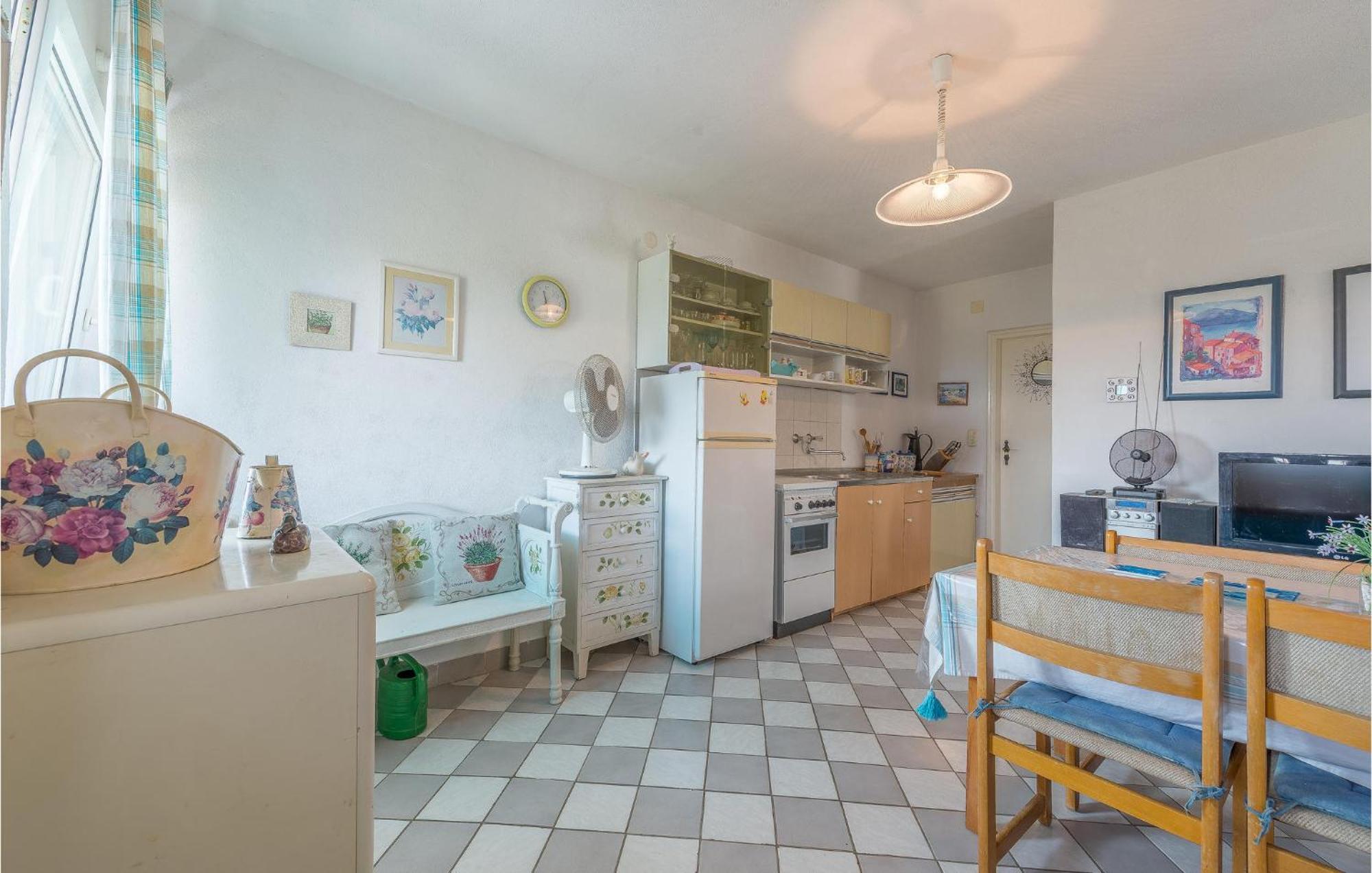 1 Bedroom Lovely Apartment In Tribunj ตรีบูนย์ ภายนอก รูปภาพ